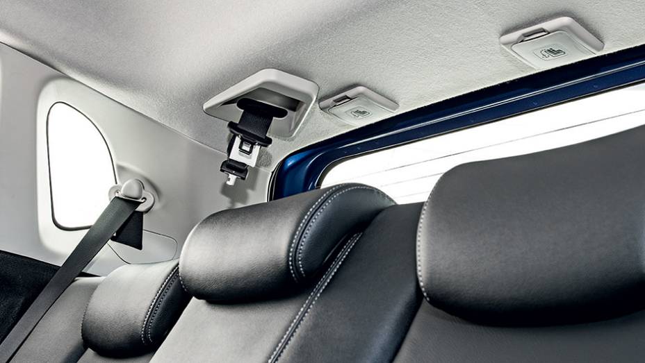 Cadeirinhas t&ecirc;m dois pontos extras de fixa&ccedil;&atilde;o no teto | <a href="https://beta-develop.quatrorodas.abril.com.br/carros/testes/honda-fit-exl-1-5-786780.shtml" rel="migration">Leia mais</a>