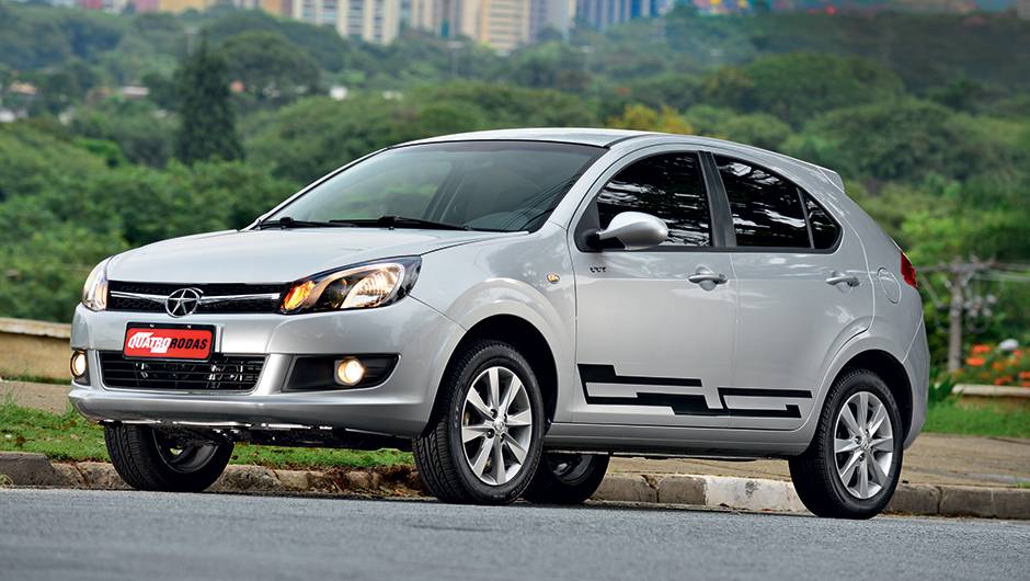 Só rodas e faixas decorativas dão cara própria à versão S | <a href="https://beta-develop.quatrorodas.abril.com.br/carros/impressoes/jac-j3-s-785154.shtml" rel="migration">Leia mais</a> Só rodas e faixas decorativas dão cara própria à versão S | <a href="https://beta-develop.quatrorodas.abril.com.br/carros/impressoes/jac-j3-s-785154.shtml" rel="migration">Leia mais</a>