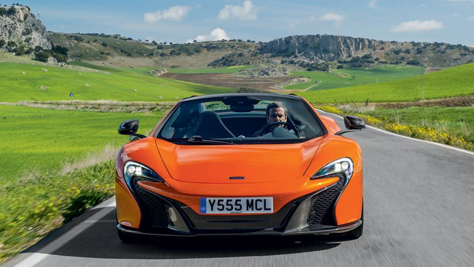 Faróis imitam logo da McLaren | <a href="https://beta-develop.quatrorodas.abril.com.br/carros/impressoes/mclaren-650s-787311.shtml" rel="migration">Leia mais</a>