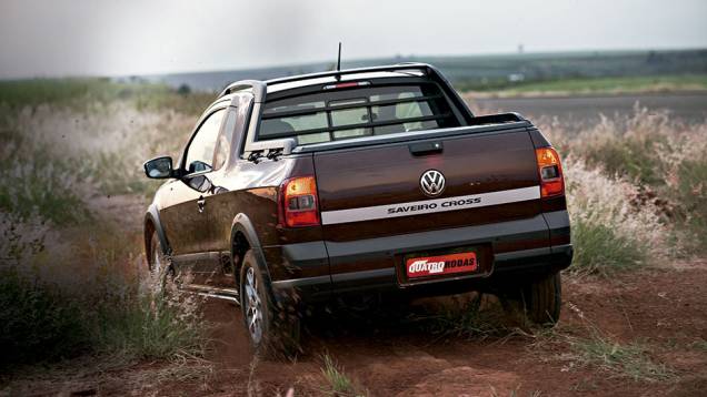 Junto ao brake-light, spots de iluminação da caçamba | <a href="https://beta-develop.quatrorodas.abril.com.br/carros/comparativos/saveiro-x-strada-787696.shtml" rel="migration">Leia mais</a> Junto ao brake-light, spots de iluminação da caçamba | <a href="https://beta-develop.quatrorodas.abril.com.br/carros/comparativos/saveiro-x-strada-787696.shtml" rel="migration">Leia mais</a>