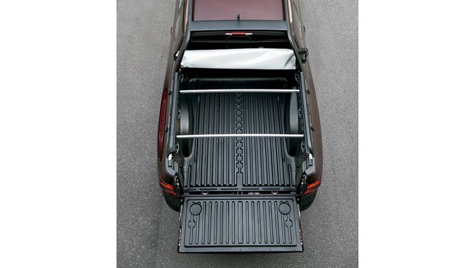 Caçamba leva 734 litros | <a href="https://beta-develop.quatrorodas.abril.com.br/carros/comparativos/saveiro-x-strada-787696.shtml" rel="migration">Leia mais</a> Caçamba leva 734 litros | <a href="https://beta-develop.quatrorodas.abril.com.br/carros/comparativos/saveiro-x-strada-787696.shtml" rel="migration">Leia mais</a>