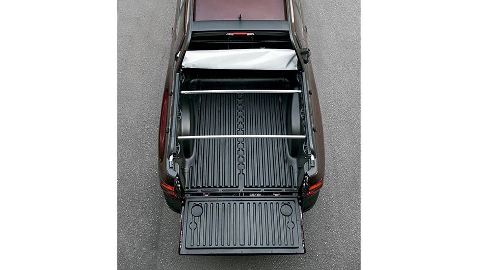 Ca&ccedil;amba leva 734 litros | <a href="https://beta-develop.quatrorodas.abril.com.br/carros/comparativos/saveiro-x-strada-787696.shtml" rel="migration">Leia mais</a>