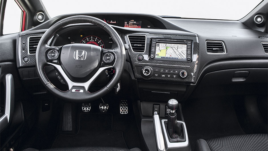 Dianteira tem desenho mais alinhado &agrave; nova linguagem de estilo da Honda | <a href="https://beta-develop.quatrorodas.abril.com.br/reportagens/geral/vale-esperar-honda-civic-si-795078.shtml" rel="migration">Leia mais</a>