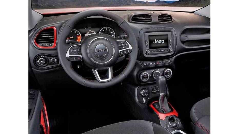 No interior, o design do painel mistura estilos: americano com italiano | <a href="https://beta-develop.quatrorodas.abril.com.br/reportagens/geral/vale-esperar-jeep-renegade-791986.shtml" rel="migration">Leia mais</a>