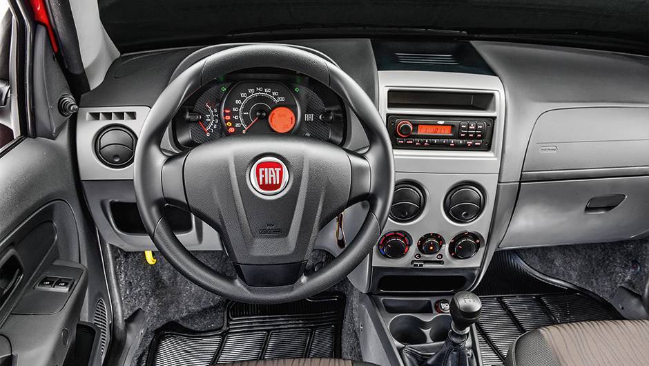 Conta-giros e bancos com nome da vers&atilde;o bordado... | <a href="https://beta-develop.quatrorodas.abril.com.br/carros/impressoes/fiat-palio-fire-way-790798.shtml" rel="migration">Leia mais</a>