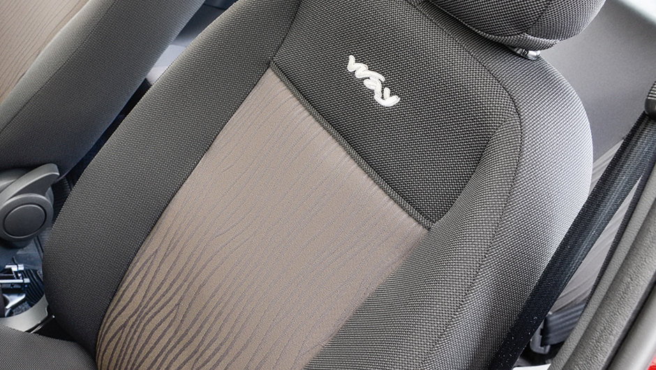 ... s&atilde;o as novidades no interior espartano | <a href="https://beta-develop.quatrorodas.abril.com.br/carros/impressoes/fiat-palio-fire-way-790798.shtml" rel="migration">Leia mais</a>