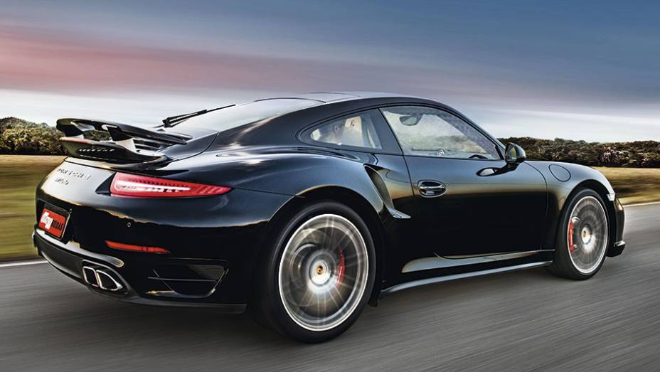 Motor de 520 cv de pot&ecirc;ncia e tra&ccedil;&atilde;o nas quatro rodas | <a href="https://beta-develop.quatrorodas.abril.com.br/carros/testes/porscshe-911-turbo-795081.shtml" rel="migration">Leia mais</a>