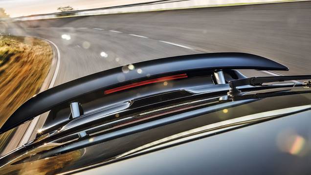 aerofólio, atrás, alteram o perfil aerodinâmico do carro | <a href="https://beta-develop.quatrorodas.abril.com.br/carros/testes/porscshe-911-turbo-795081.shtml" rel="migration">Leia mais</a>
aerofólio, atrás, alteram o perfil aerodinâmico do carro | <a href="https://beta-develop.quatrorodas.abril.com.br/carros/testes/porscshe-911-turbo-795081.shtml" rel="migration">Leia mais</a>