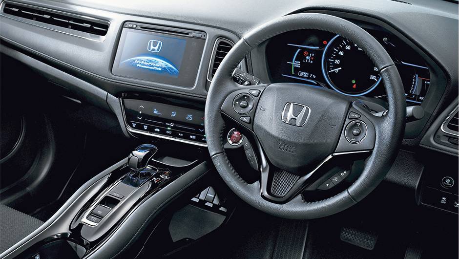 O console é voltado para o motorista | <a href="https://beta-develop.quatrorodas.abril.com.br/reportagens/geral/vale-esperar-honda-vezel-793591.shtml" rel="migration">Leia mais</a> O console é voltado para o motorista | <a href="https://beta-develop.quatrorodas.abril.com.br/reportagens/geral/vale-esperar-honda-vezel-793591.shtml" rel="migration">Leia mais</a>