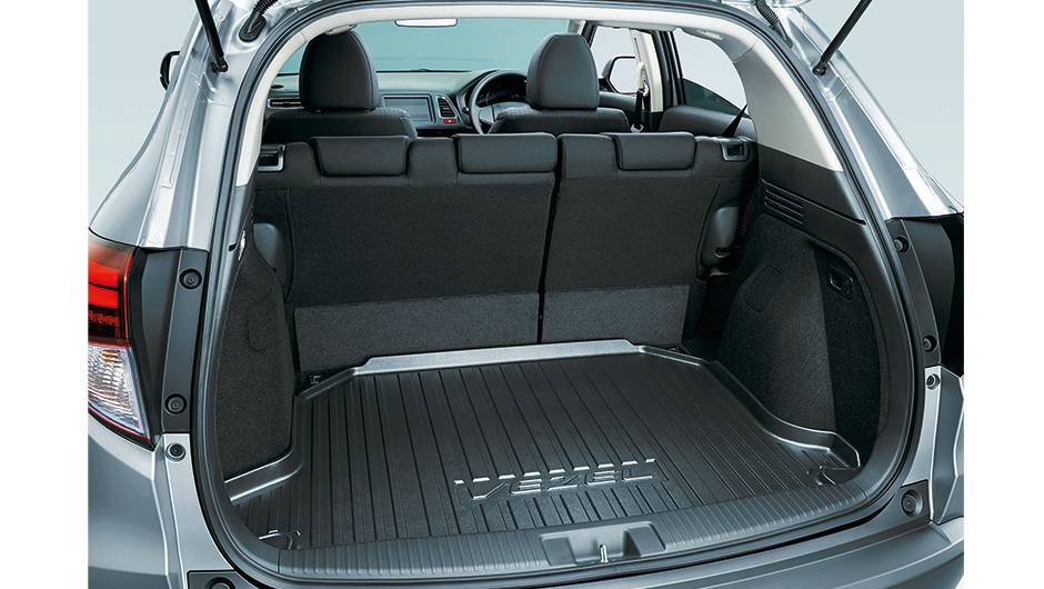 Porta-malas de 400 litros e bancos rebatíveis na proporção 60/40 | <a href="https://beta-develop.quatrorodas.abril.com.br/reportagens/geral/vale-esperar-honda-vezel-793591.shtml" rel="migration">Leia mais</a> Porta-malas de 400 litros e bancos rebatíveis na proporção 60/40 | <a href="https://beta-develop.quatrorodas.abril.com.br/reportagens/geral/vale-esperar-honda-vezel-793591.shtml" rel="migration">Leia mais</a>