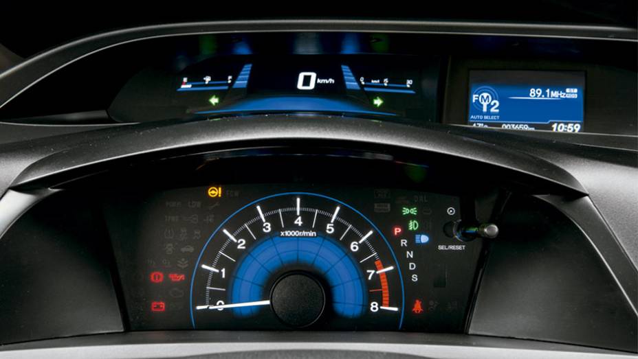 Painel de dois andares é marca do Civic | <a href="https://beta-develop.quatrorodas.abril.com.br/carros/impressoes/honda-civic-2015-797583.shtml" rel="migration">Leia mais</a> Painel de dois andares é marca do Civic | <a href="https://beta-develop.quatrorodas.abril.com.br/carros/impressoes/honda-civic-2015-797583.shtml" rel="migration">Leia mais</a>