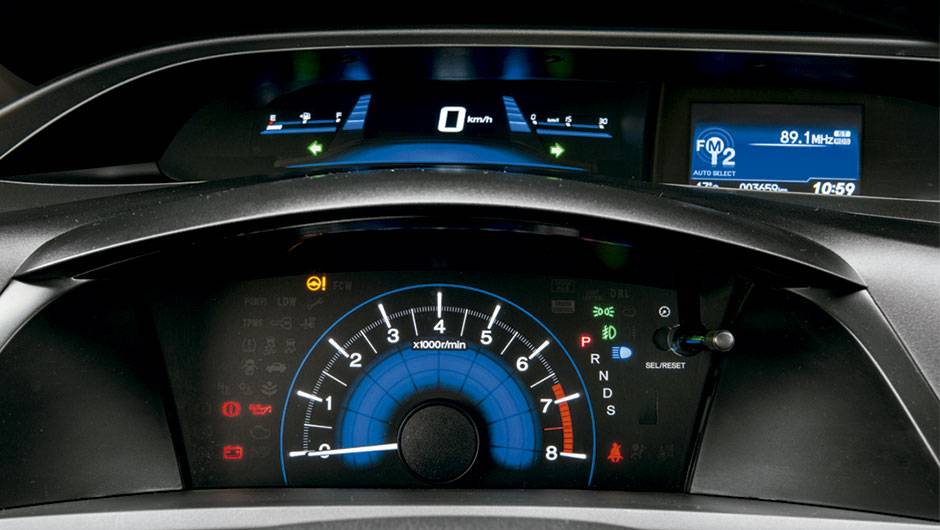 Painel de dois andares é marca do Civic | <a href="https://beta-develop.quatrorodas.abril.com.br/carros/impressoes/honda-civic-2015-797583.shtml" rel="migration">Leia mais</a> Painel de dois andares é marca do Civic | <a href="https://beta-develop.quatrorodas.abril.com.br/carros/impressoes/honda-civic-2015-797583.shtml" rel="migration">Leia mais</a>