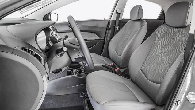 | <a href="https://beta-develop.quatrorodas.abril.com.br/carros/comparativos/renault-sandero-x-chevrolet-onix-x-hyundai-hb20-798448.shtml" rel="migration">Leia mais</a> | <a href="https://beta-develop.quatrorodas.abril.com.br/carros/comparativos/renault-sandero-x-chevrolet-onix-x-hyundai-hb20-798448.shtml" rel="migration">Leia mais</a>