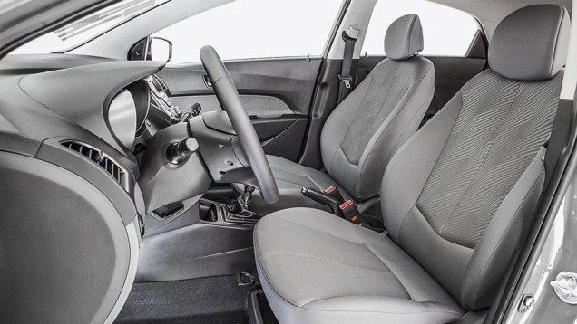 | <a href="https://beta-develop.quatrorodas.abril.com.br/carros/comparativos/renault-sandero-x-chevrolet-onix-x-hyundai-hb20-798448.shtml" rel="migration">Leia mais</a> | <a href="https://beta-develop.quatrorodas.abril.com.br/carros/comparativos/renault-sandero-x-chevrolet-onix-x-hyundai-hb20-798448.shtml" rel="migration">Leia mais</a>