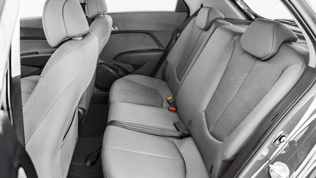 | <a href="https://beta-develop.quatrorodas.abril.com.br/carros/comparativos/renault-sandero-x-chevrolet-onix-x-hyundai-hb20-798448.shtml" rel="migration">Leia mais</a> | <a href="https://beta-develop.quatrorodas.abril.com.br/carros/comparativos/renault-sandero-x-chevrolet-onix-x-hyundai-hb20-798448.shtml" rel="migration">Leia mais</a>