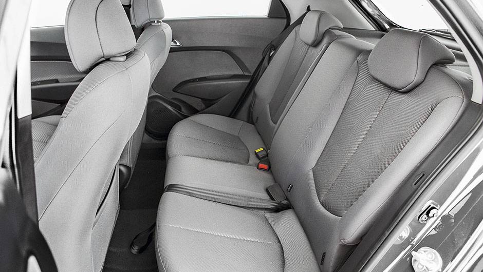 | <a href="https://beta-develop.quatrorodas.abril.com.br/carros/comparativos/renault-sandero-x-chevrolet-onix-x-hyundai-hb20-798448.shtml" rel="migration">Leia mais</a> | <a href="https://beta-develop.quatrorodas.abril.com.br/carros/comparativos/renault-sandero-x-chevrolet-onix-x-hyundai-hb20-798448.shtml" rel="migration">Leia mais</a>