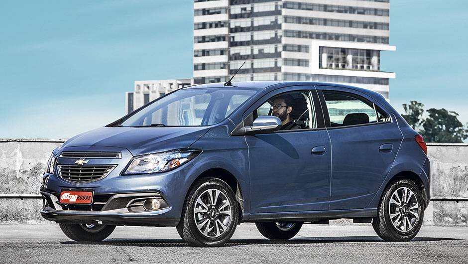 Chevrolet Onix automático faz 16 km/l e usado parte dos R$ 50.000