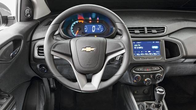 De série, há volante com regulagem de em altura, alarme, vidros dianteiros e retrovisores elétricos e banco traseiro rebatível | <a href="https://beta-develop.quatrorodas.abril.com.br/carros/comparativos/renault-sandero-x-chevrolet-onix-x-hyundai-hb20-798448.shtml" rel="migration">Lei</a> De série, há volante com regulagem de em altura, alarme, vidros dianteiros e retrovisores elétricos e banco traseiro rebatível | <a href="https://beta-develop.quatrorodas.abril.com.br/carros/comparativos/renault-sandero-x-chevrolet-onix-x-hyundai-hb20-798448.shtml" rel="migration">Lei</a>