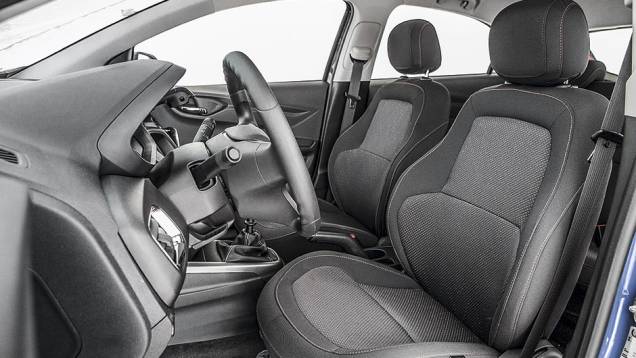 | <a href="https://beta-develop.quatrorodas.abril.com.br/carros/comparativos/renault-sandero-x-chevrolet-onix-x-hyundai-hb20-798448.shtml" rel="migration">Leia mais</a> | <a href="https://beta-develop.quatrorodas.abril.com.br/carros/comparativos/renault-sandero-x-chevrolet-onix-x-hyundai-hb20-798448.shtml" rel="migration">Leia mais</a>