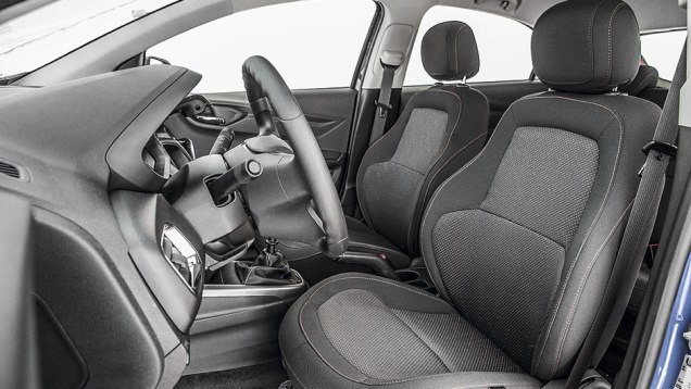 | <a href="https://beta-develop.quatrorodas.abril.com.br/carros/comparativos/renault-sandero-x-chevrolet-onix-x-hyundai-hb20-798448.shtml" rel="migration">Leia mais</a> | <a href="https://beta-develop.quatrorodas.abril.com.br/carros/comparativos/renault-sandero-x-chevrolet-onix-x-hyundai-hb20-798448.shtml" rel="migration">Leia mais</a>