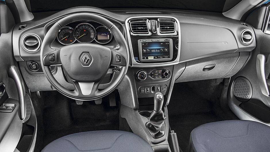 De série, o hatch traz banco do motorista com ajuste em altura, banco traseiro bipartido e ar-condicionado | <a href="https://beta-develop.quatrorodas.abril.com.br/carros/comparativos/renault-sandero-x-chevrolet-onix-x-hyundai-hb20-798448.shtml" rel="migration">Leia mais</a> De série, o hatch traz banco do motorista com ajuste em altura, banco traseiro bipartido e ar-condicionado | <a href="https://beta-develop.quatrorodas.abril.com.br/carros/comparativos/renault-sandero-x-chevrolet-onix-x-hyundai-hb20-798448.shtml" rel="migration">Leia mais</a>