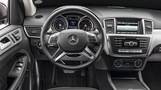 Posição de dirigir elevada, mas confortável | <a href="https://beta-develop.quatrorodas.abril.com.br/carros/impressoes/mercedes-benz-gl-350-bluetec-sport-798485.shtml" rel="migration">Leia mais</a> Posição de dirigir elevada, mas confortável | <a href="https://beta-develop.quatrorodas.abril.com.br/carros/impressoes/mercedes-benz-gl-350-bluetec-sport-798485.shtml" rel="migration">Leia mais</a>