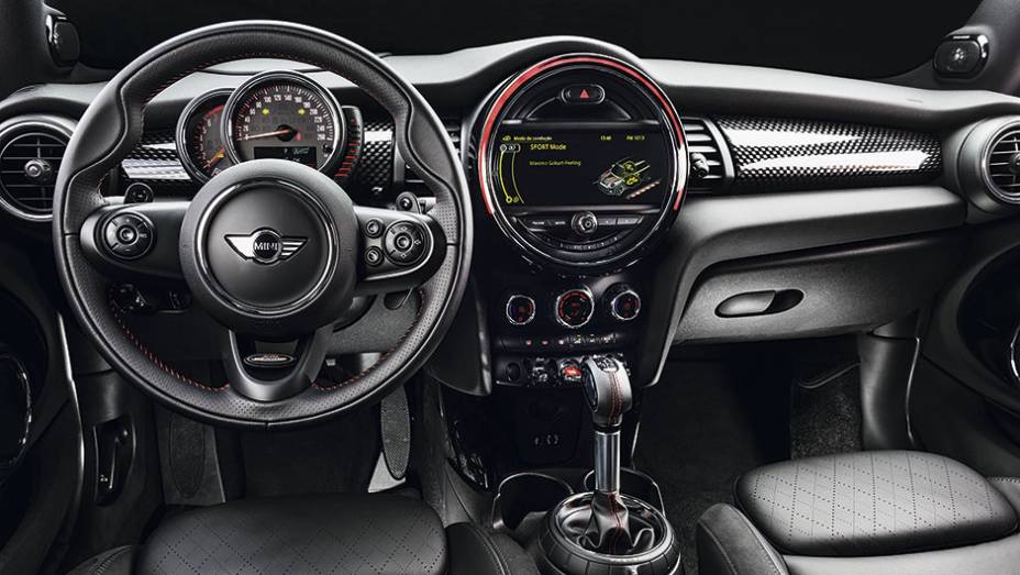 O antigo velocímetro centralizado foi para um lugar mais convencional: atrás do volante | <a href="https://beta-develop.quatrorodas.abril.com.br/carros/testes/mini-cooper-799550.shtml" rel="migration">Leia mais</a> O antigo velocímetro centralizado foi para um lugar mais convencional: atrás do volante | <a href="https://beta-develop.quatrorodas.abril.com.br/carros/testes/mini-cooper-799550.shtml" rel="migration">Leia mais</a>