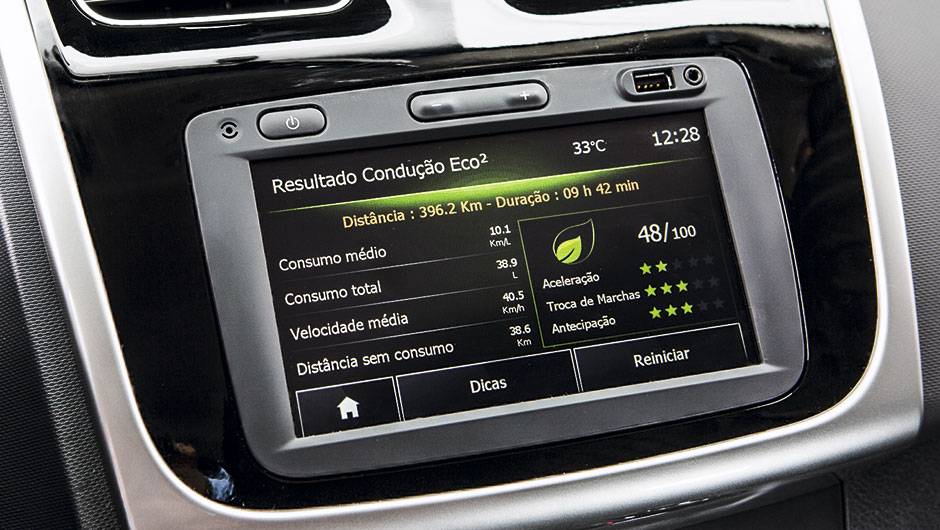 Central multim&iacute;dia avalia o modo de condu&ccedil;&atilde;o do motorista | <a href="https://beta-develop.quatrorodas.abril.com.br/carros/testes/renault-sandero-797579.shtml" rel="migration">Leia mais</a>