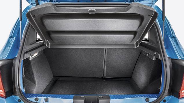 Porta-malas tem capacidade para 320 litros de bagagem | <a href="https://beta-develop.quatrorodas.abril.com.br/carros/testes/renault-sandero-797579.shtml" rel="migration">Leia mais</a> Porta-malas tem capacidade para 320 litros de bagagem | <a href="https://beta-develop.quatrorodas.abril.com.br/carros/testes/renault-sandero-797579.shtml" rel="migration">Leia mais</a>