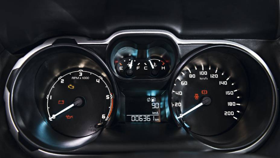 Som tem Bluetooth e USB | <a href="https://beta-develop.quatrorodas.abril.com.br/carros/testes/troller-t4-800224.shtml" rel="migration">Leia mais</a> Som tem Bluetooth e USB | <a href="https://beta-develop.quatrorodas.abril.com.br/carros/testes/troller-t4-800224.shtml" rel="migration">Leia mais</a>