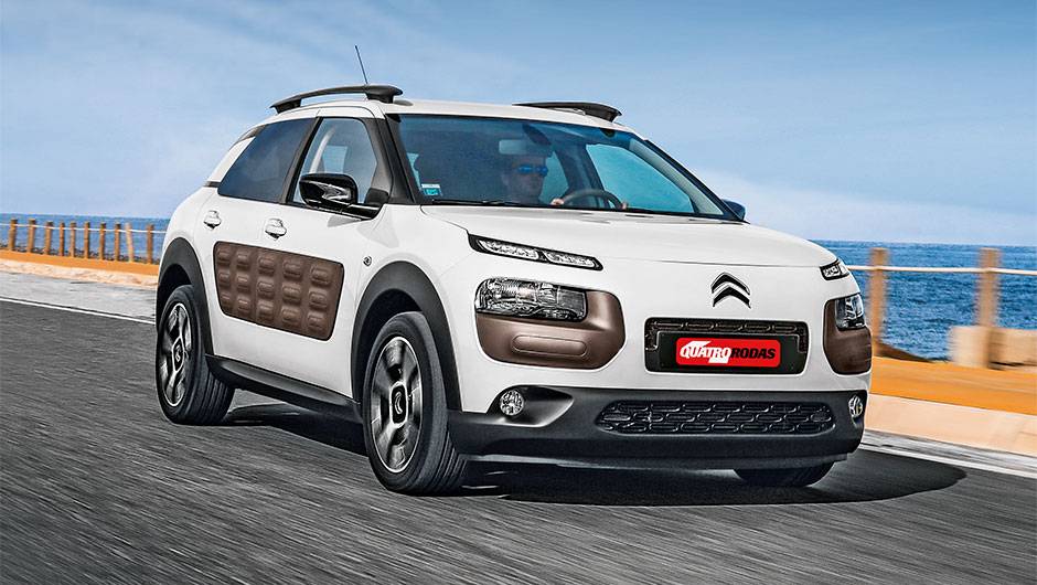 Laterais e para-choques têm bolsas de ar emborrachadas | <a href="https://beta-develop.quatrorodas.abril.com.br/carros/impressoes/citroen-c4-cactus-802252.shtml" target="_blank" rel="migration">Leia mais</a> Laterais e para-choques têm bolsas de ar emborrachadas | <a href="https://beta-develop.quatrorodas.abril.com.br/carros/impressoes/citroen-c4-cactus-802252.shtml" target="_blank" rel="migration">Leia mais</a>