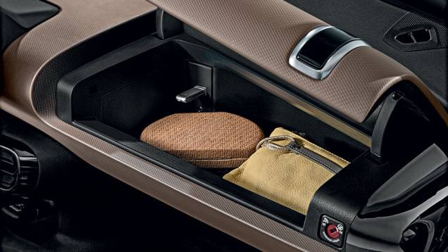 Porta-luvas onde ficaria o airbag | <a href="https://beta-develop.quatrorodas.abril.com.br/carros/impressoes/citroen-c4-cactus-802252.shtml" target="_blank" rel="migration">Leia mais</a> Porta-luvas onde ficaria o airbag | <a href="https://beta-develop.quatrorodas.abril.com.br/carros/impressoes/citroen-c4-cactus-802252.shtml" target="_blank" rel="migration">Leia mais</a>