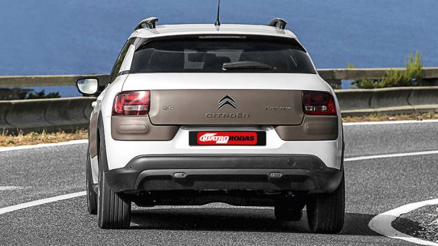Faixas atrás e nas laterais têm 4 opções de cor | <a href="https://beta-develop.quatrorodas.abril.com.br/carros/impressoes/citroen-c4-cactus-802252.shtml" target="_blank" rel="migration">Leia mais</a> Faixas atrás e nas laterais têm 4 opções de cor | <a href="https://beta-develop.quatrorodas.abril.com.br/carros/impressoes/citroen-c4-cactus-802252.shtml" target="_blank" rel="migration">Leia mais</a>