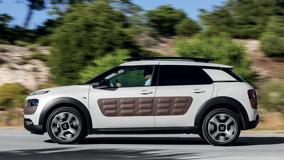 O Cactus &eacute; 18 cm menor que um EcoSport | <a href="https://beta-develop.quatrorodas.abril.com.br/carros/impressoes/citroen-c4-cactus-802252.shtml" target="_blank" rel="migration">Leia mais</a>
