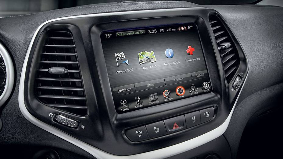 Sistema multimídia com touch screen | <a href="https://beta-develop.quatrorodas.abril.com.br/carros/impressoes/jeep-cherokee-800423.shtml" target="_blank" rel="migration">Leia mais</a>