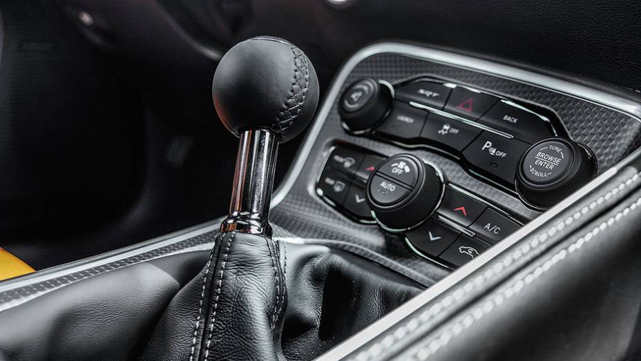 C&acirc;mbio manual de seis marchas | <a href="https://beta-develop.quatrorodas.abril.com.br/carros/impressoes/dodge-challenger-hellcat-802142.shtml" target="_blank" rel="migration">Leia mais</a>
