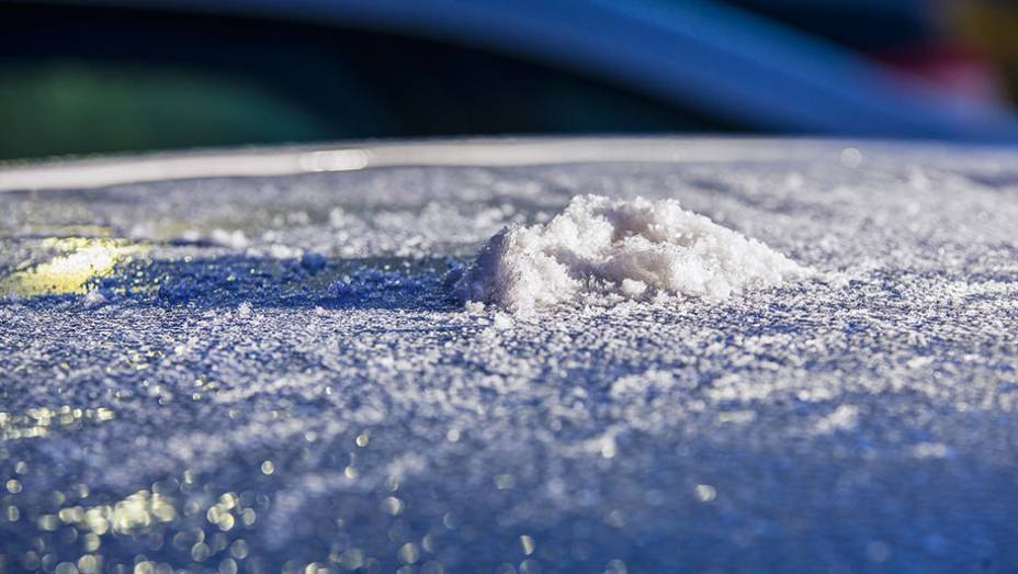 De manh&atilde;, o gelo havia se formado no teto do Corolla | <a href="https://beta-develop.quatrorodas.abril.com.br/reportagens/geral/teste-sistemas-partida-frio-800637.shtml" target="_blank" rel="migration">Leia mais</a>