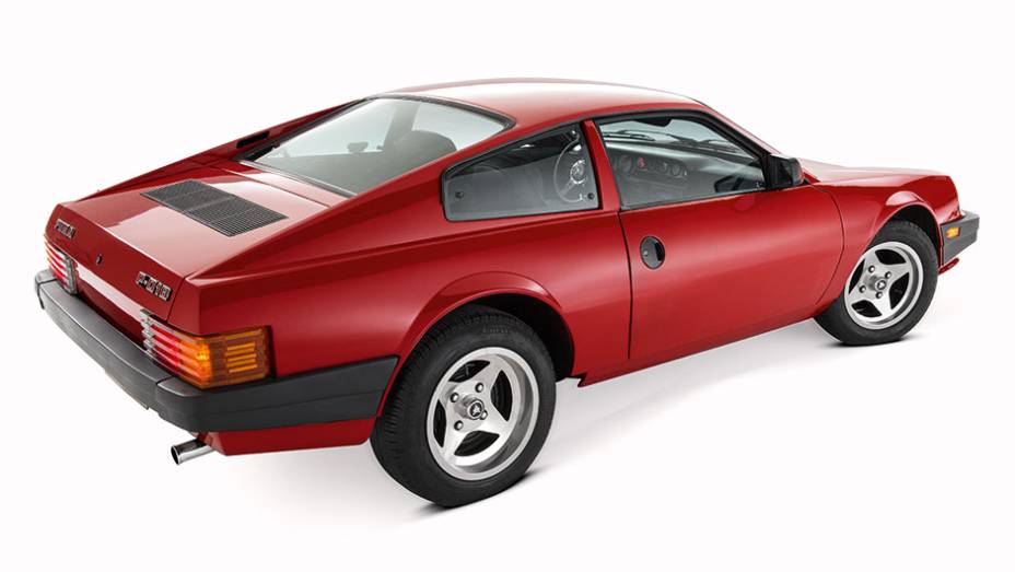 Lanternas de Brasília, mas maçanetas e rodas eram exclusivas | <a href="https://beta-develop.quatrorodas.abril.com.br/carros/classicos-brasileiros/puma-p-018-800504.shtml" target="_blank" rel="migration">Leia mais</a>