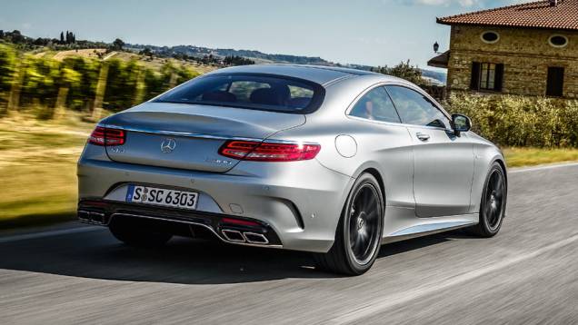 Visto de trás, ele nada lembra o Classe S sedã | <a href="https://beta-develop.quatrorodas.abril.com.br/carros/impressoes/mercedes-benz-s-63-amg-coupe-802403.shtml" target="_blank" rel="migration">Leia mais</a> Visto de trás, ele nada lembra o Classe S sedã | <a href="https://beta-develop.quatrorodas.abril.com.br/carros/impressoes/mercedes-benz-s-63-amg-coupe-802403.shtml" target="_blank" rel="migration">Leia mais</a>