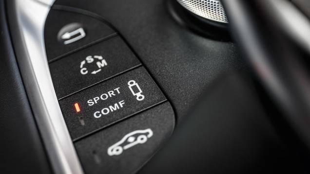 Há três modos de ajuste de câmbio/motor e dois da suspensão pneumática | <a href="https://beta-develop.quatrorodas.abril.com.br/carros/impressoes/mercedes-benz-s-63-amg-coupe-802403.shtml" target="_blank" rel="migration">Leia mais</a> Há três modos de ajuste de câmbio/motor e dois da suspensão pneumática | <a href="https://beta-develop.quatrorodas.abril.com.br/carros/impressoes/mercedes-benz-s-63-amg-coupe-802403.shtml" target="_blank" rel="migration">Leia mais</a>