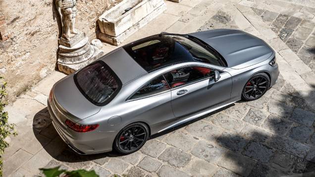 Está muito sol? É só alterar a transparência do teto de vidro | <a href="https://beta-develop.quatrorodas.abril.com.br/carros/impressoes/mercedes-benz-s-63-amg-coupe-802403.shtml" target="_blank" rel="migration">Leia mais</a> Está muito sol? É só alterar a transparência do teto de vidro | <a href="https://beta-develop.quatrorodas.abril.com.br/carros/impressoes/mercedes-benz-s-63-amg-coupe-802403.shtml" target="_blank" rel="migration">Leia mais</a>