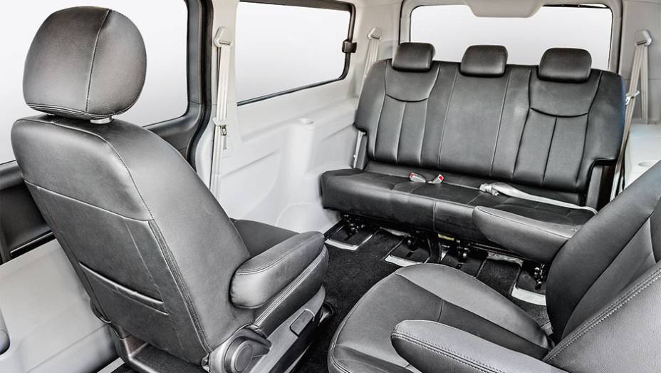 Na segunda fila, os bancos são giratórios, num ambiente com muito espaço para cinco | <a href="https://beta-develop.quatrorodas.abril.com.br/carros/impressoes/jac-t8-800521.shtml" target="_blank" rel="migration">Leia mais</a> Na segunda fila, os bancos são giratórios, num ambiente com muito espaço para cinco | <a href="https://beta-develop.quatrorodas.abril.com.br/carros/impressoes/jac-t8-800521.shtml" target="_blank" rel="migration">Leia mais</a>