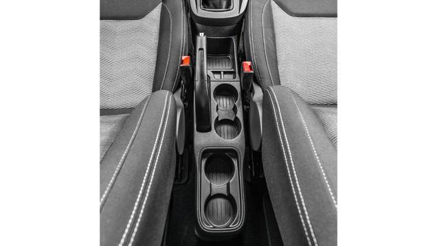 Porta-trecos e espaço para copo ao alcance de quem vai atrás | <a href="https://beta-develop.quatrorodas.abril.com.br/carros/testes/novo-ford-ka-795762.shtml" rel="migration">Leia mais</a> Porta-trecos e espaço para copo ao alcance de quem vai atrás | <a href="https://beta-develop.quatrorodas.abril.com.br/carros/testes/novo-ford-ka-795762.shtml" rel="migration">Leia mais</a>