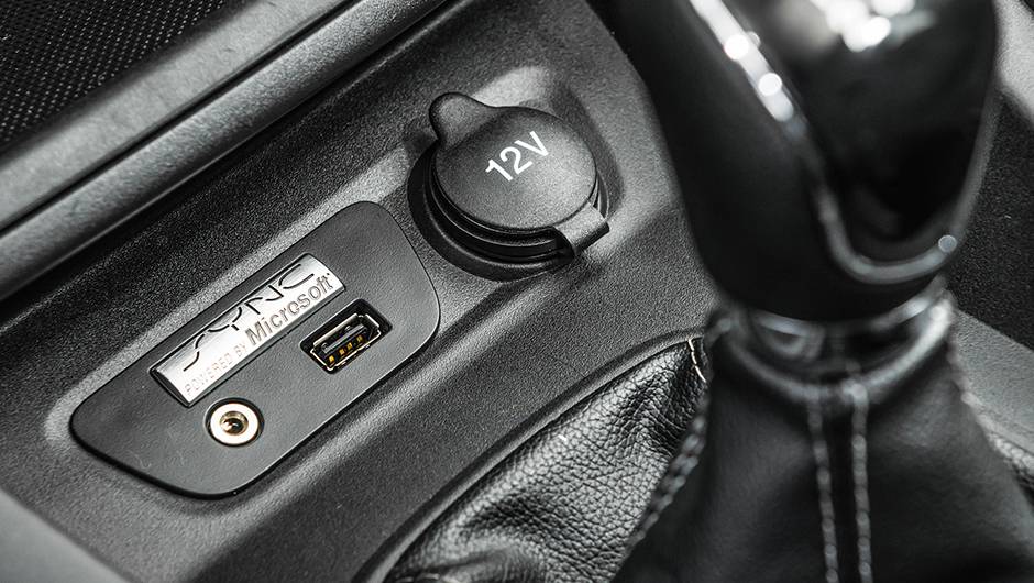  mas tem entrada USB e auxiliar e comando no volante | <a href="https://beta-develop.quatrorodas.abril.com.br/carros/testes/novo-ford-ka-795762.shtml" rel="migration">Leia mais</a>