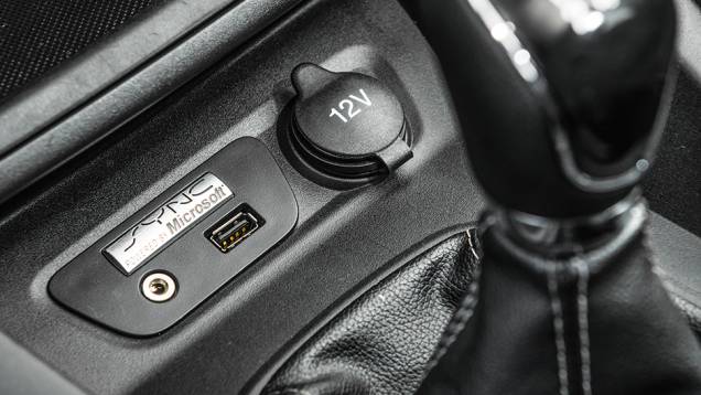 mas tem entrada USB e auxiliar e comando no volante | <a href="https://beta-develop.quatrorodas.abril.com.br/carros/testes/novo-ford-ka-795762.shtml" rel="migration">Leia mais</a>
mas tem entrada USB e auxiliar e comando no volante | <a href="https://beta-develop.quatrorodas.abril.com.br/carros/testes/novo-ford-ka-795762.shtml" rel="migration">Leia mais</a>