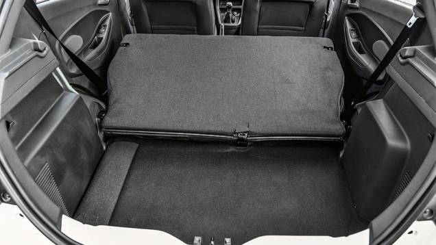 O porta-malas é bem pequeno: são apenas 257 litros | <a href="https://beta-develop.quatrorodas.abril.com.br/carros/testes/novo-ford-ka-795762.shtml" rel="migration">Leia mais</a> O porta-malas é bem pequeno: são apenas 257 litros | <a href="https://beta-develop.quatrorodas.abril.com.br/carros/testes/novo-ford-ka-795762.shtml" rel="migration">Leia mais</a>