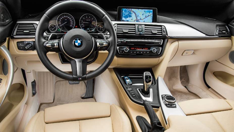 O 435i traz de s&eacute;rie c&acirc;mbio autom&aacute;tico de oito marchas e central multim&iacute;dia com tela de 8 polegadas que permite configurar os ajustes do carro | <a href="https://beta-develop.quatrorodas.abril.com.br/carros/testes/bmw-435i-coupe-m-sport-802673.shtml" target="_blank" rel="migration">Leia m</a>