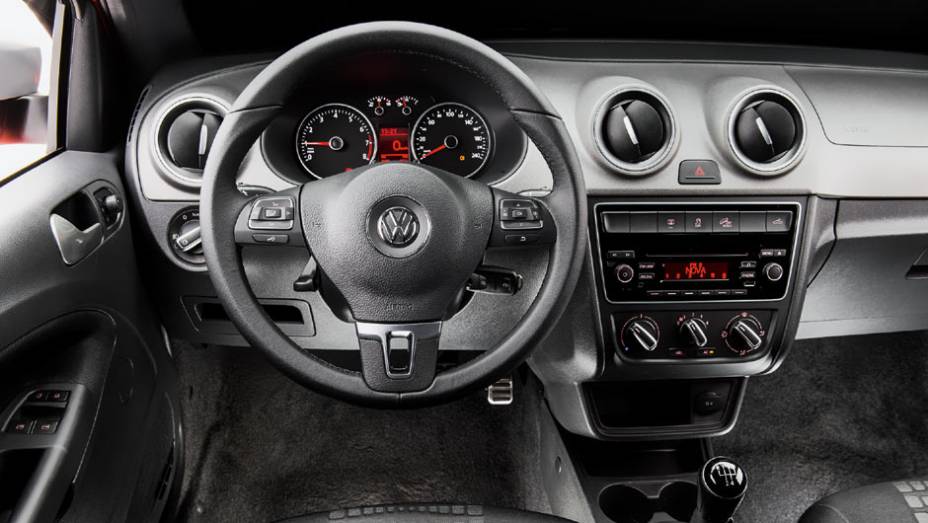 Dianteira da cabine dupla é igual à da estendida, mas com mais espaço vertical | <a href="https://beta-develop.quatrorodas.abril.com.br/carros/testes/vw-saveiro-cross-cabine-dupla-802614.shtml" target="_blank" rel="migration">Leia mais</a> Dianteira da cabine dupla é igual à da estendida, mas com mais espaço vertical | <a href="https://beta-develop.quatrorodas.abril.com.br/carros/testes/vw-saveiro-cross-cabine-dupla-802614.shtml" target="_blank" rel="migration">Leia mais</a>