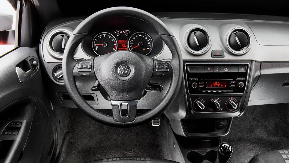 Dianteira da cabine dupla &eacute; igual &agrave; da estendida, mas com mais espa&ccedil;o vertical | <a href="https://beta-develop.quatrorodas.abril.com.br/carros/testes/vw-saveiro-cross-cabine-dupla-802614.shtml" target="_blank" rel="migration">Leia mais</a>