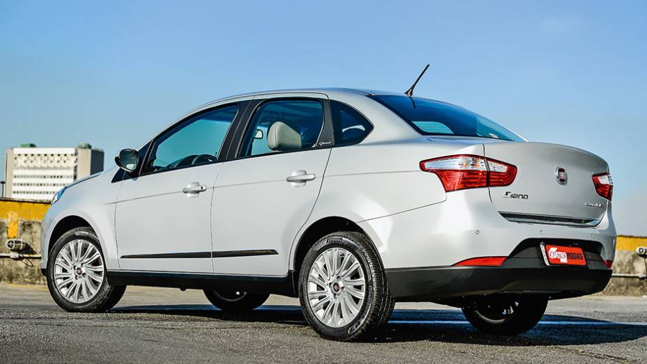 As rodas de liga leve s&atilde;o de 16 polegadas | <a href="https://beta-develop.quatrorodas.abril.com.br/carros/comparativos/ka-x-prisma-x-voyage-x-grand-siena-806201.shtml" target="_blank" rel="migration">Leia mais</a>